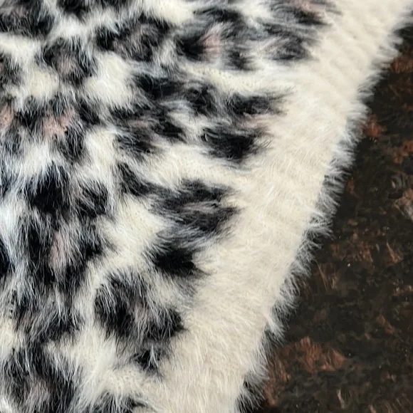 Muk Luks Women’s Leopard Print Neckwear Faux Fur Scarf OSFM - Picture 6 of 10